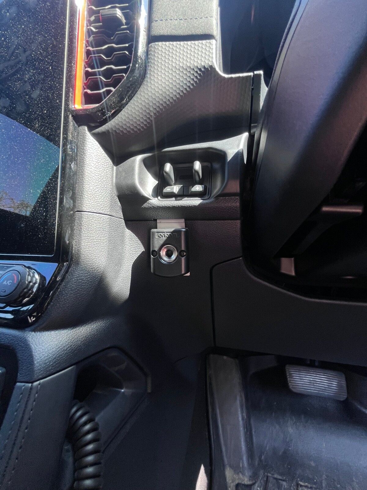 GMF 202-HP UHF Handpiece Holder To Suit Ford Ranger / Everest RA 2023+