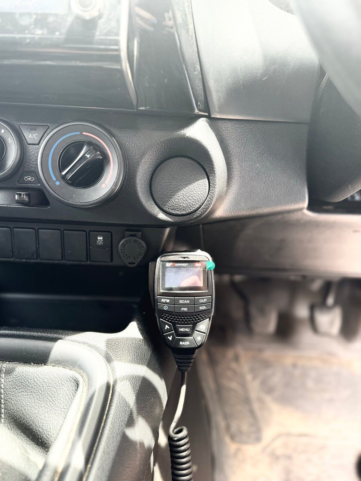 GMF 234-HP UHF Handpiece Holder To Suit Toyota Hilux N80 2015+