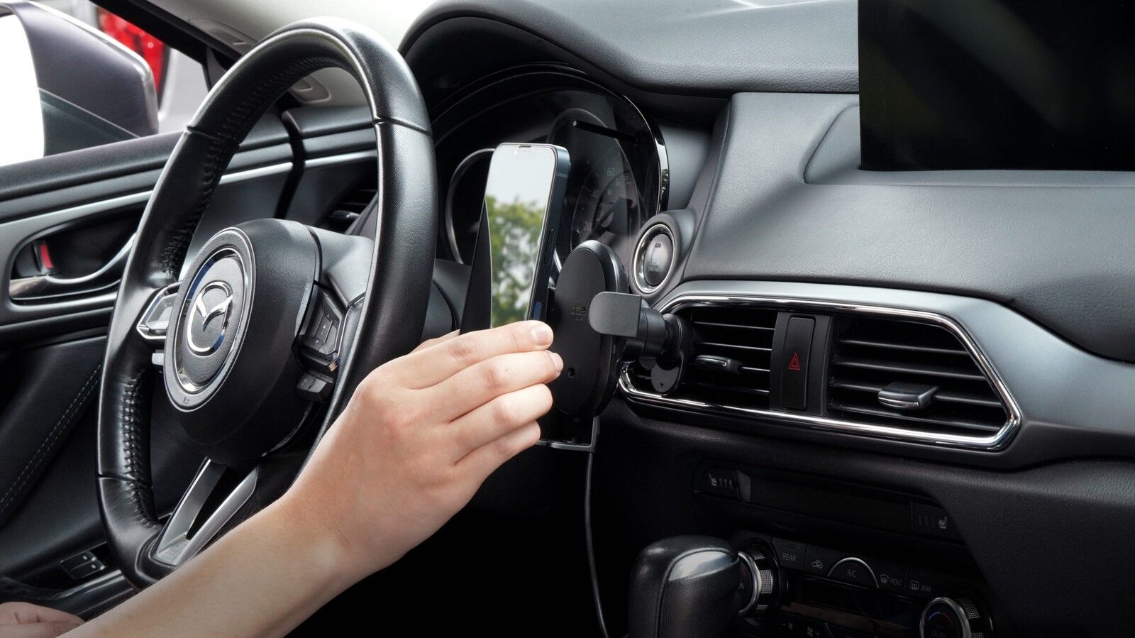 iOttie ATSWCG205 Auto Sense 2 Automatic Qi Wireless Charging Dash & Windshield Mount