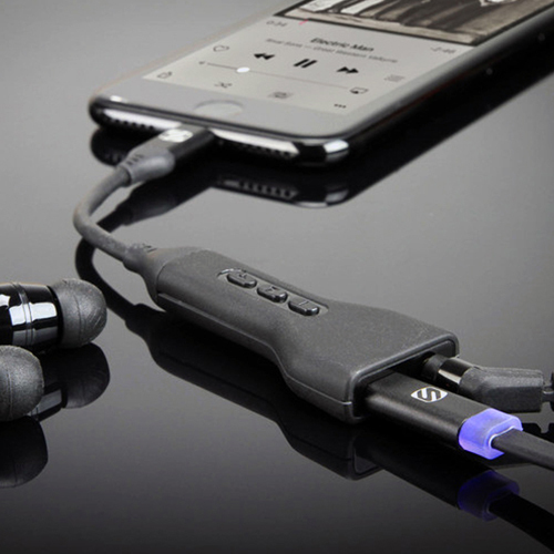 Scosche StrikeLine Adaptor - iPhone 7 adaptor with charging port