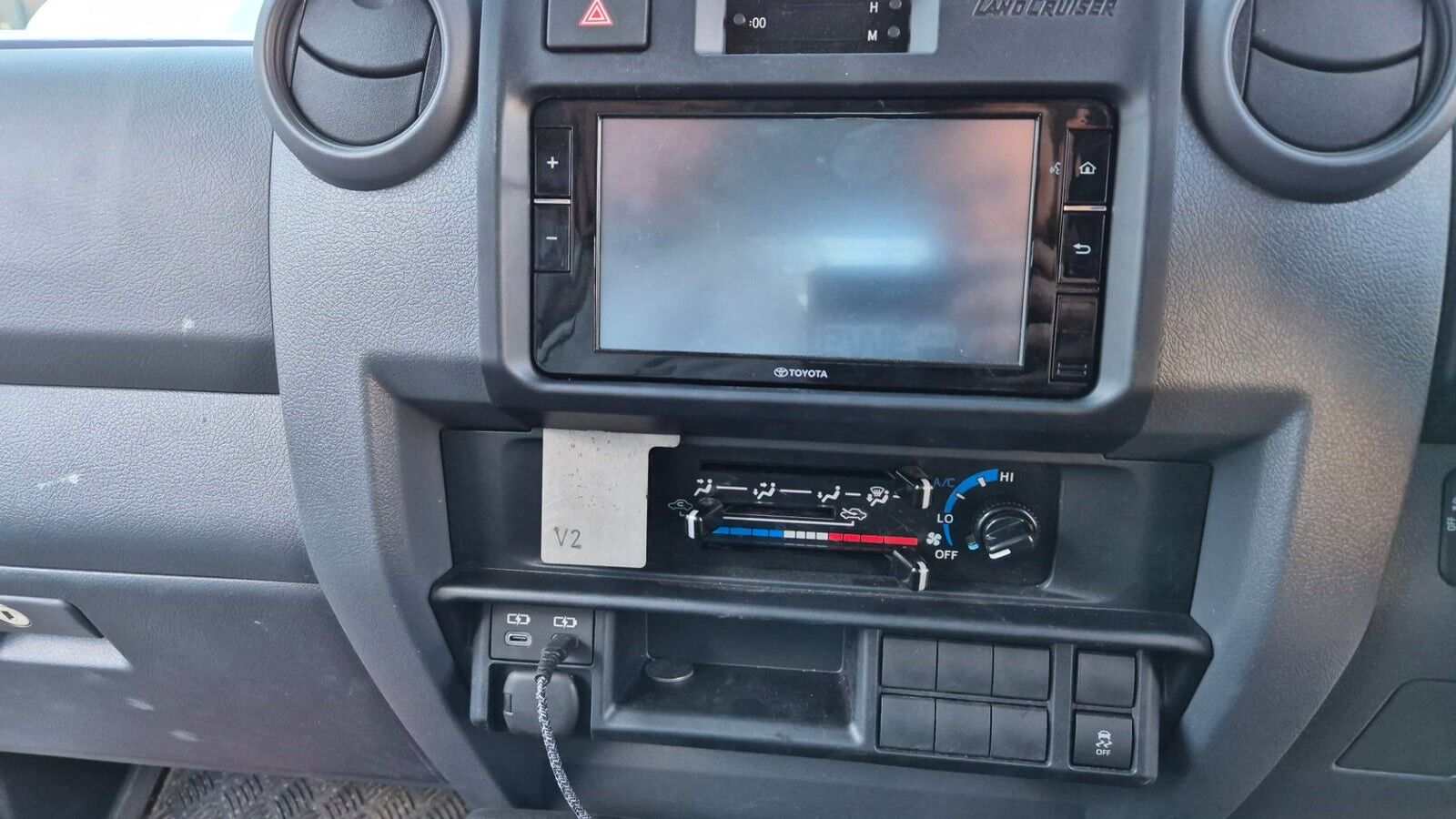 GMF 175-HP UHF Handpiece Holder To Suit Toyota Land Cruiser 79 Series 2024+